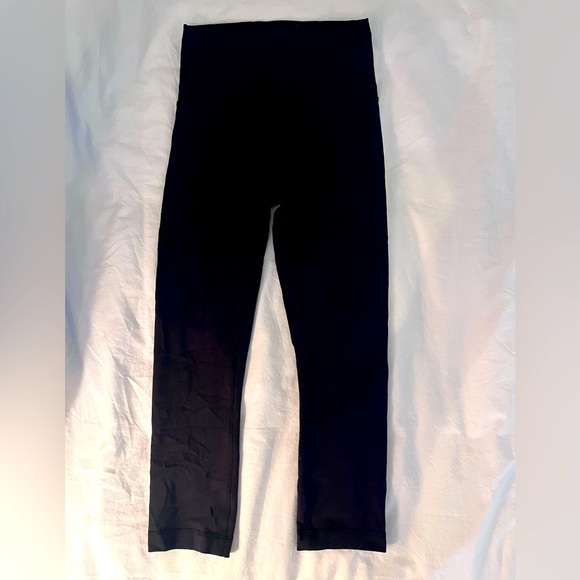 Lululemon Align High Rise Crop 21” in black - Picture 2 of 5